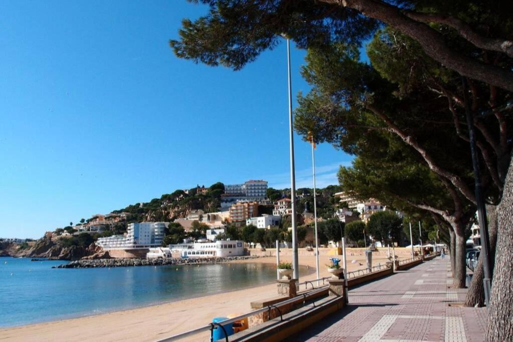 Nuevo Apartamento Moderno Elisa - A 80 Metros De La Playa Para 5 Personas サン・フェリウ・ダ・ギショルス エクステリア 写真