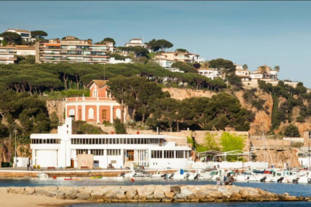 Nuevo Apartamento Moderno Elisa - A 80 Metros De La Playa Para 5 Personas サン・フェリウ・ダ・ギショルス エクステリア 写真