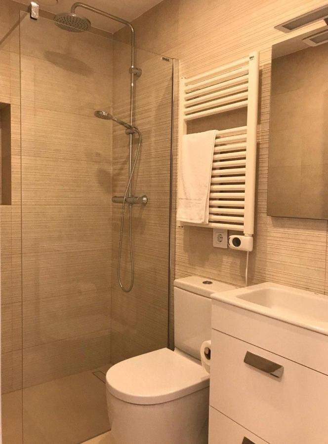 Nuevo Apartamento Moderno Elisa - A 80 Metros De La Playa Para 5 Personas サン・フェリウ・ダ・ギショルス エクステリア 写真